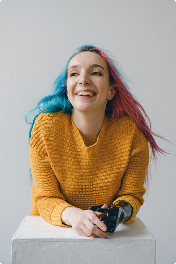 Woman with prosthetic hand
